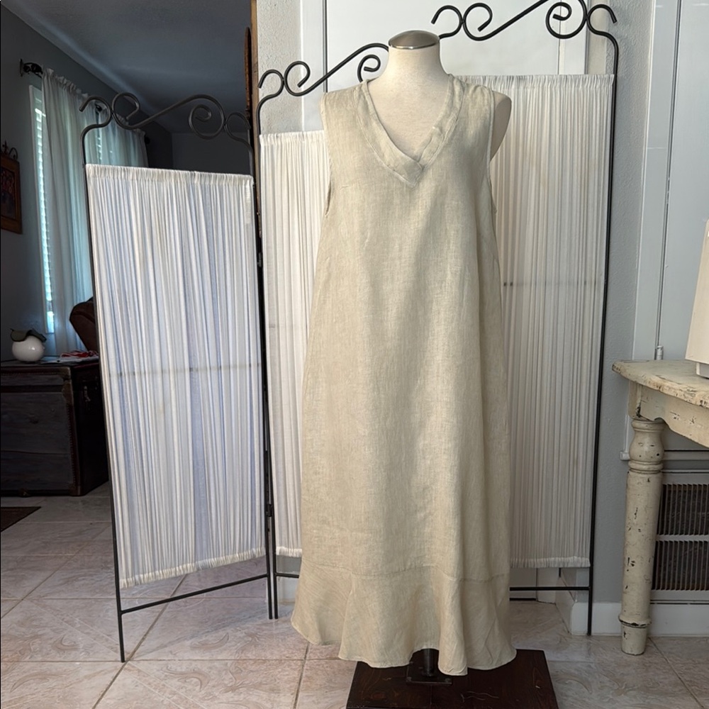 Elegant Sleeveless Beige Maxi Dress